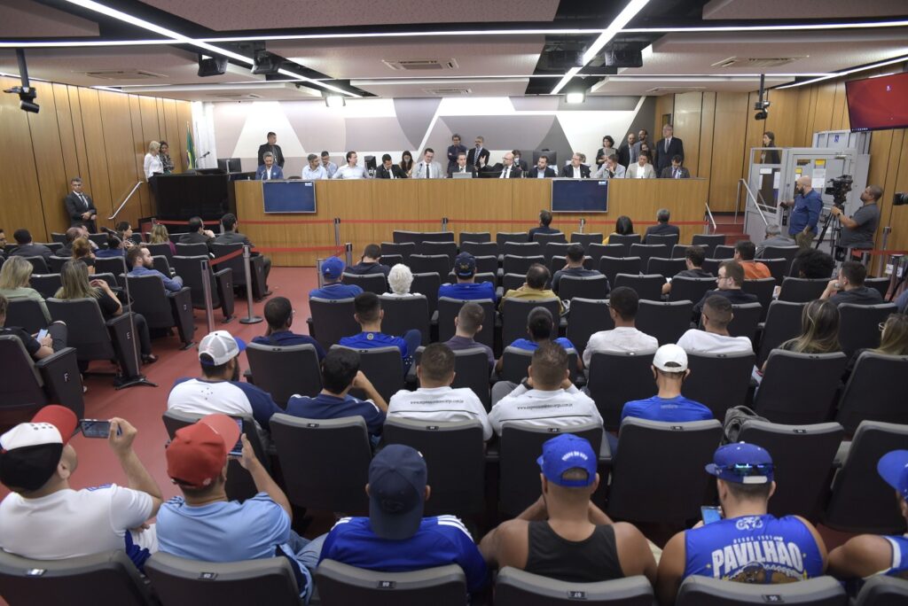 Comissoes de Administracao Publica e Esporte debate sobre a concessao do Mineirao