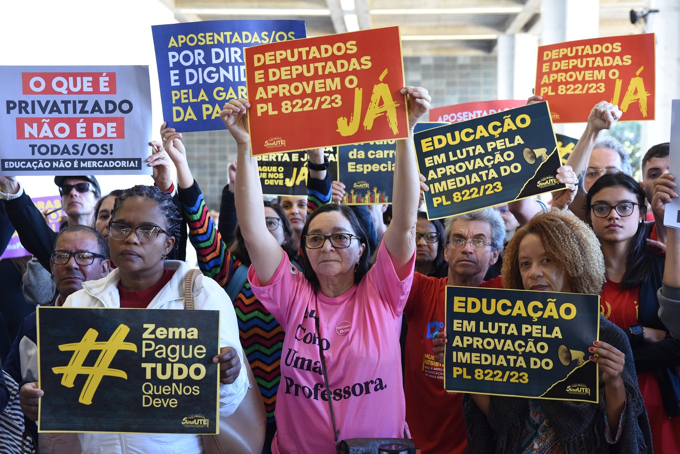 PL 822/23 é resultado de uma intensa pressão do bloco Democracia e Luta na Assembleia de Minas e de mobilização da categoria em todo o estado para conquistar um reajuste da educação justo.