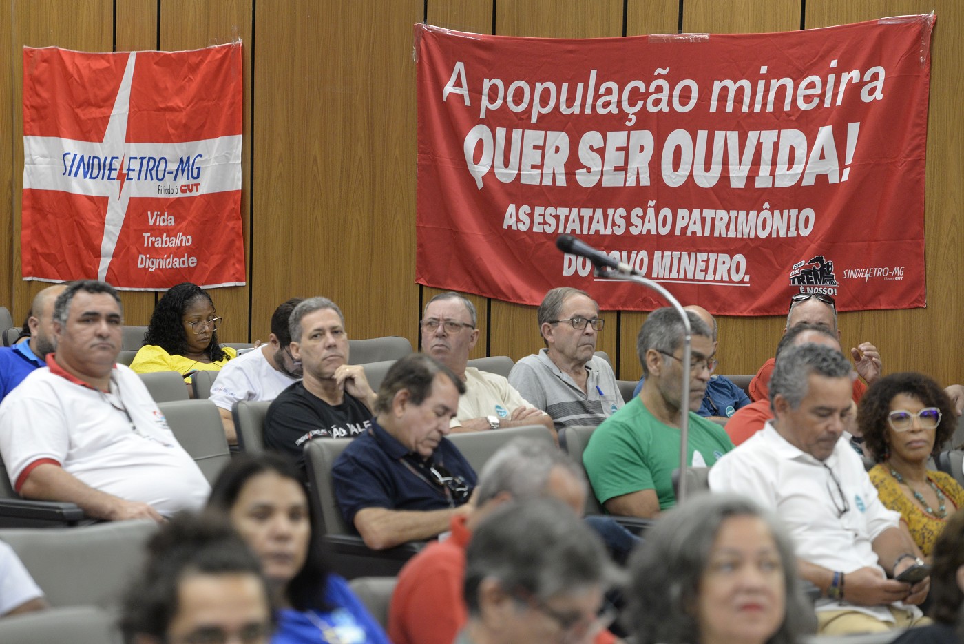 Comissão de Participação Popular debate aumento de tarifa e outros problemas que serão causados pela privatização da Cemiga e Copasa, além da tentativa de Zema de retirar o referendo popular e consequentemente passar por cima da vontade dos mineiros.