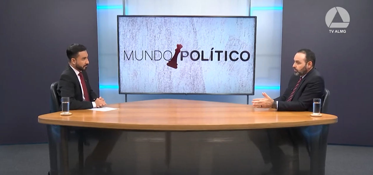 Na bancada do programa "Mundo Político" Ulysses Gomes mostra como o Romeu Zema está aumentando a dívida de Minas Gerais.