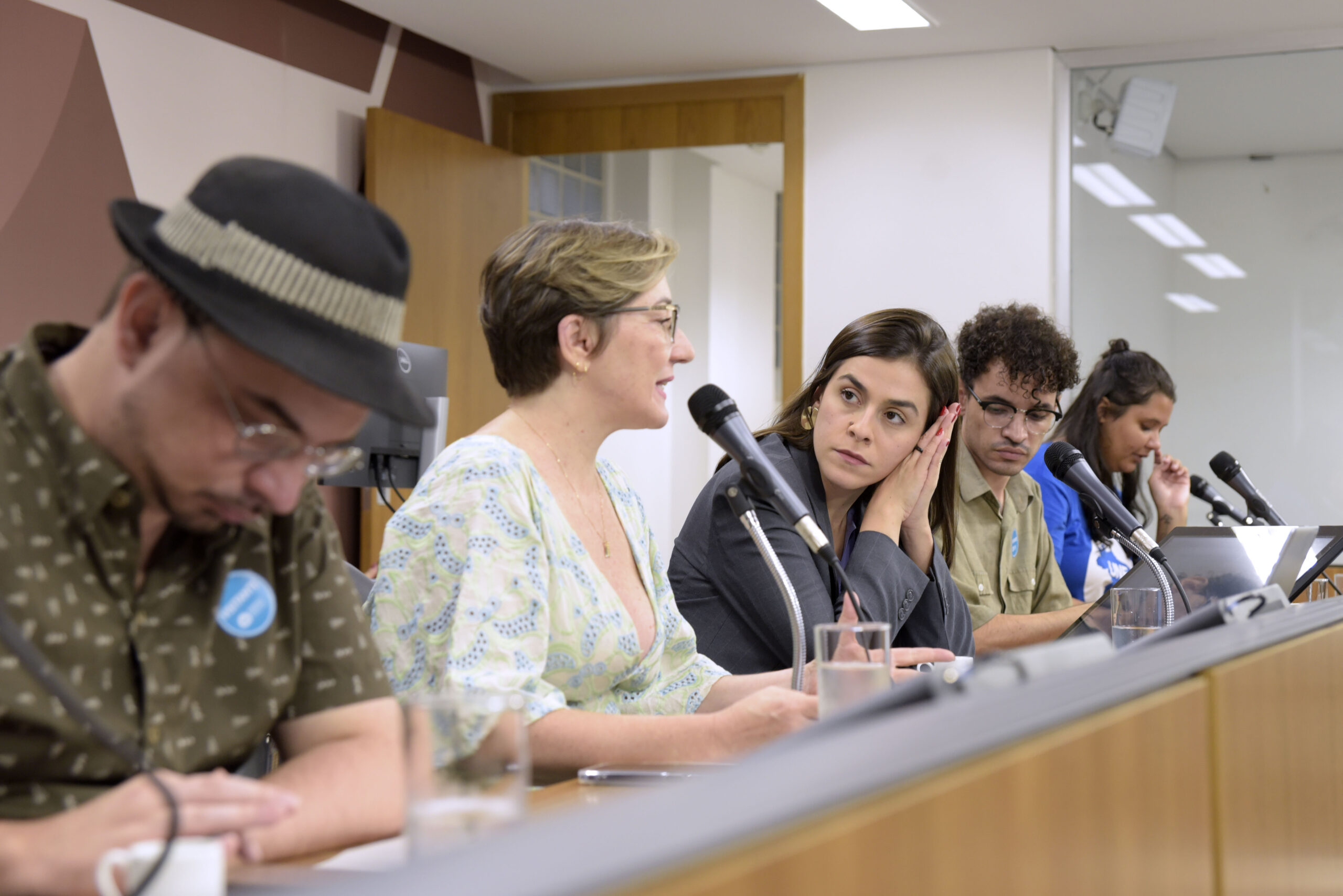 Comissão de Educação, Ciência e Tecnologia - audiência pública para debater o tema “Ciência no Parlamento”, como contribuição a ser apresentada na 5ª Conferência Nacional de Ciência, Tecnologia e Inovação, que tem como tema “Ciência,