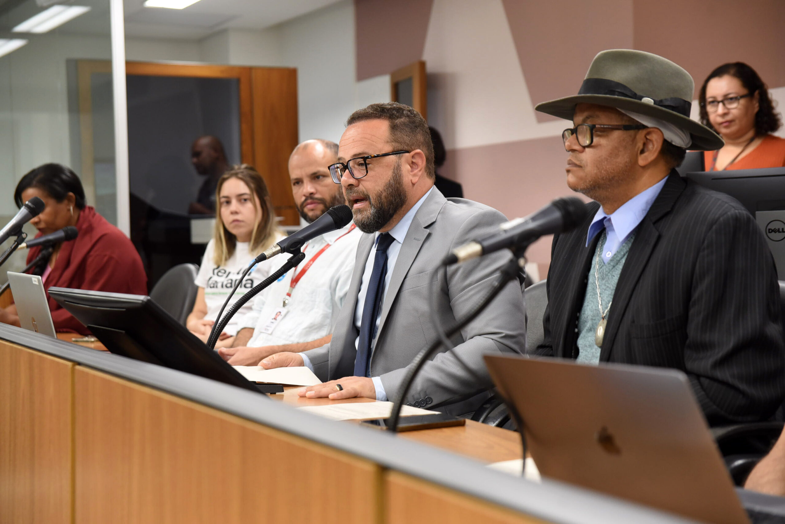 Comunidades atingidas pela mineração são ouvidas por deputados do Bloco Democracia e Luta