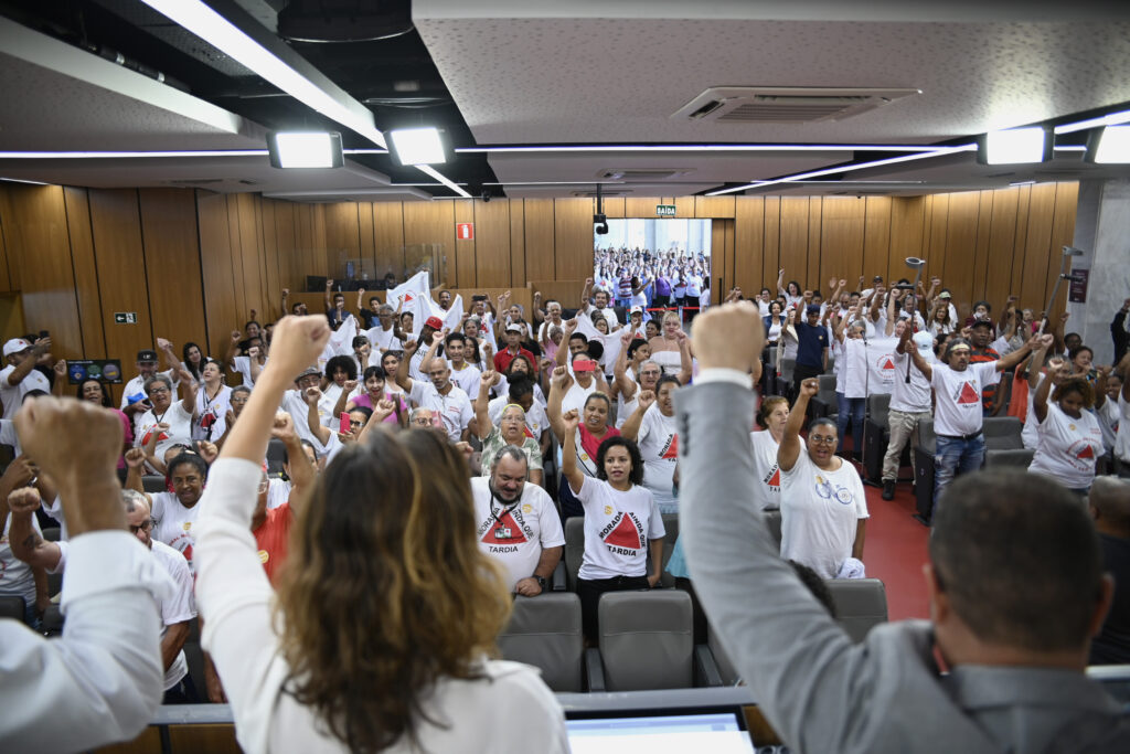 Movimentos destacam má gestão de Zema com baixa entrega de casas populares pelo governo