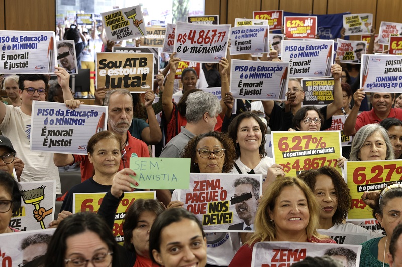 Mais ataques à Educação: Zema mantém veto ao rateio do Fundeb e propõe reajuste abaixo do piso 1 Mais ataques à Educação: Zema mantém veto ao rateio do Fundeb e propõe reajuste abaixo do piso