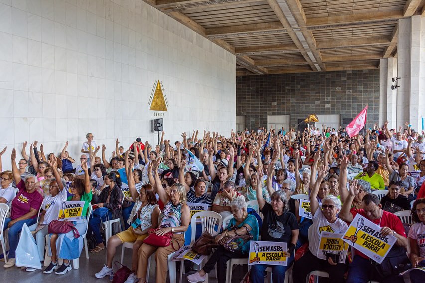 Dia do Trabalhador em Minas: servidores sofrem com descaso, perdas e precarização no governo Zema 1 Dia do Trabalhador em Minas: servidores sofrem com descaso, perdas e precarização no governo Zema