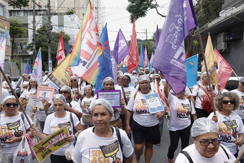 Avanços na Educação: Deputados aprovam fim dos vencimentos abaixo do salário-mínimo para ASBs 1 Avanços na Educação: Deputados aprovam fim dos vencimentos abaixo do salário-mínimo para ASBs