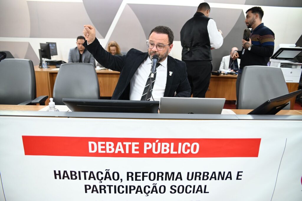 Debate escancara abandono do governo Zema com cidades mineiras e propõe alternativas para crise urbana e habitacional