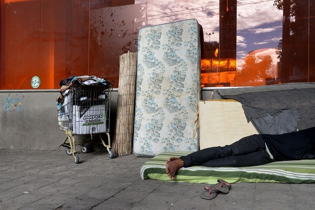 Com Zema, número de famílias em situação de rua cresceu 122% em Minas Gerais