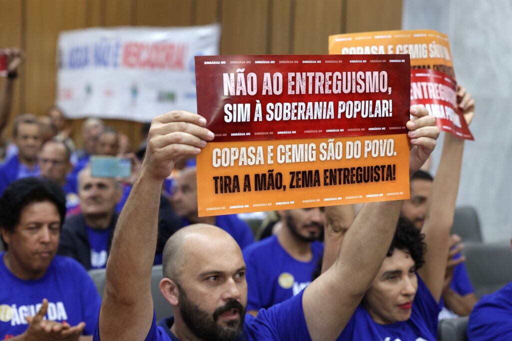 Trabalhadores e oposição enfrentam Zema contra privatização da Copasa