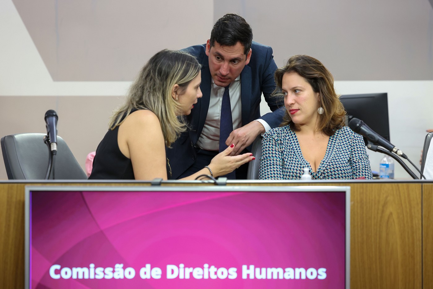 Descaso do governo Zema do estado na produção de soro e vacina contra meningite em Minas Gerais