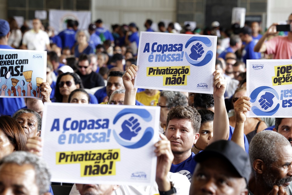 Ataque à democracia: Zema retira direito da população opinar sobre venda da Copasa