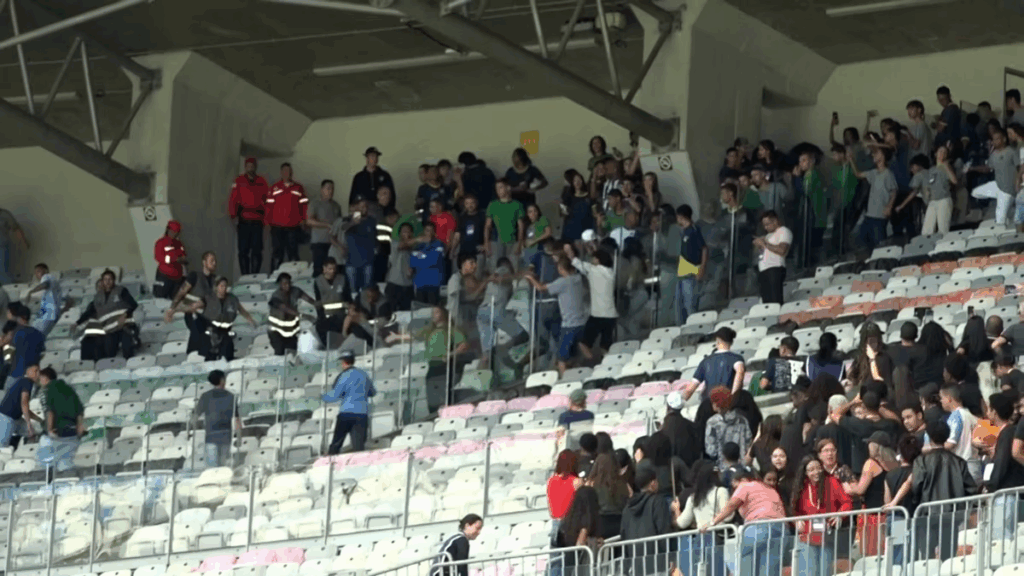 Aulão do caos: Zema transforma educação em palanque e expõe estudantes a risco