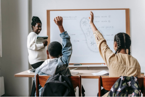 TCEMG confirma paralisação do "Programa Escolas Cívico-Militares" do governo estadual