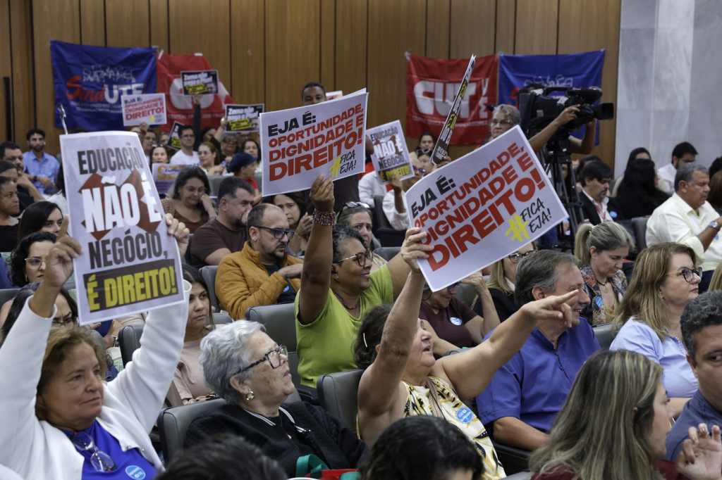 Educação sob disputa: governo insiste onde a Justiça suspende