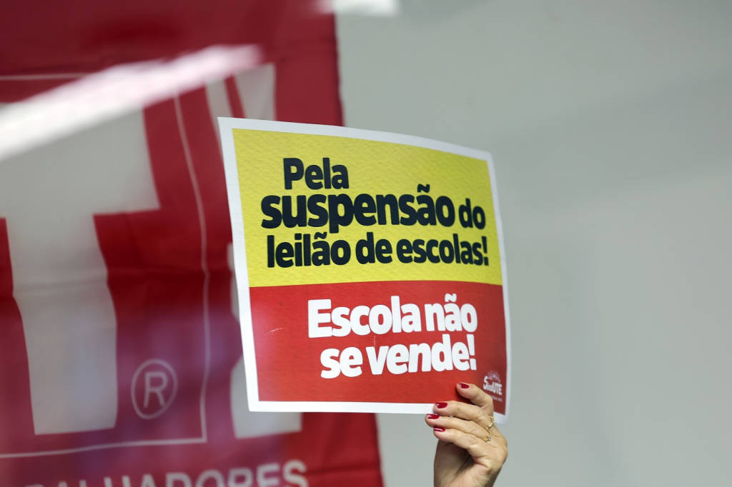 Educação em greve e governo em silêncio: servidores cobram negociação e recomposição salarial em Minas