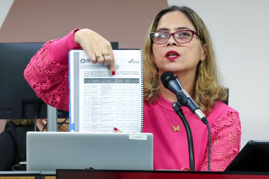 Novo contrato suspenso por suspeita de fraudes reforça série de denúncias na Educação do governo Zema/Simões 1 denuncia educacao deputada Beatriz Cerqueira